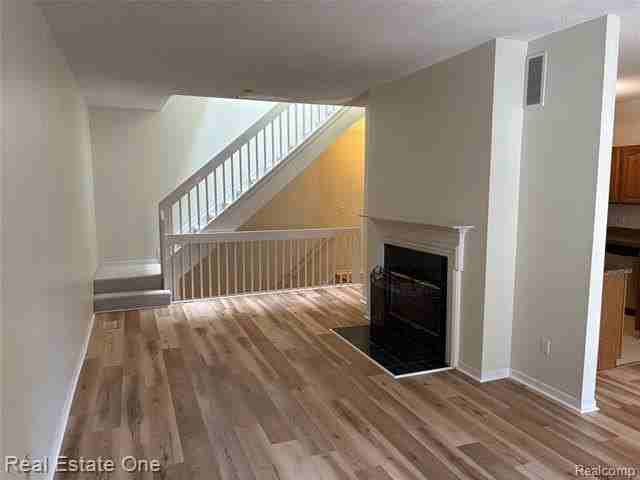 49816 Plymouth Way #104 - Photo 5 of 22
