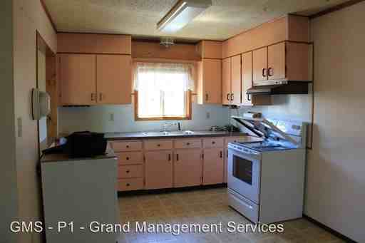 1320 N Lake Rd - Photo 2 of 11