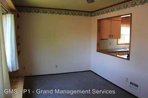 1320 N Lake Rd - Photo 3 of 11