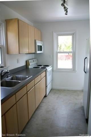 3722 Elmhurst Ave - Photo 4 of 9