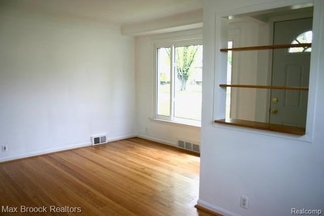 3722 Elmhurst Ave - Photo 5 of 9