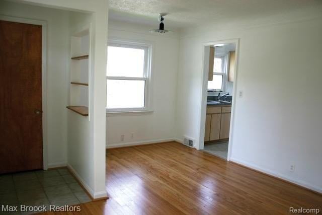 3722 Elmhurst Ave - Photo 6 of 9