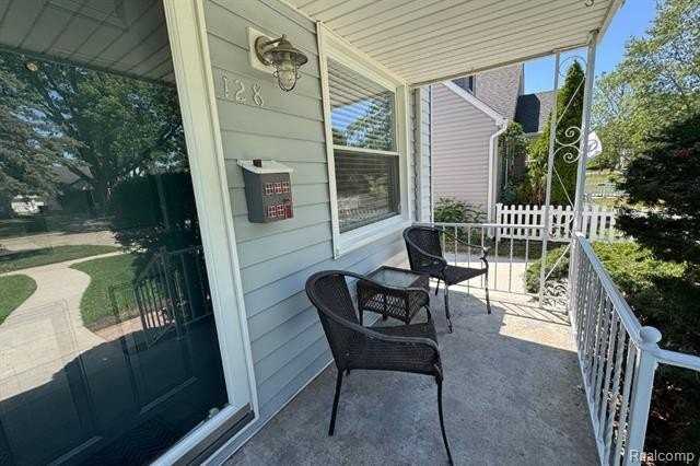 128 Girard Ave - Photo 4 of 31