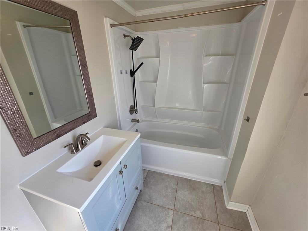 388 Poplar Ave - Photo 4 of 12