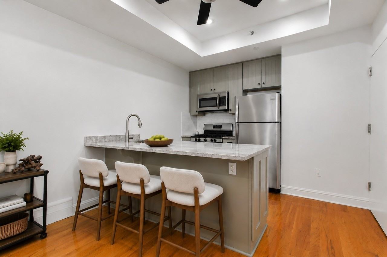 36 Conselyea St #1B - Photo 3 of 11