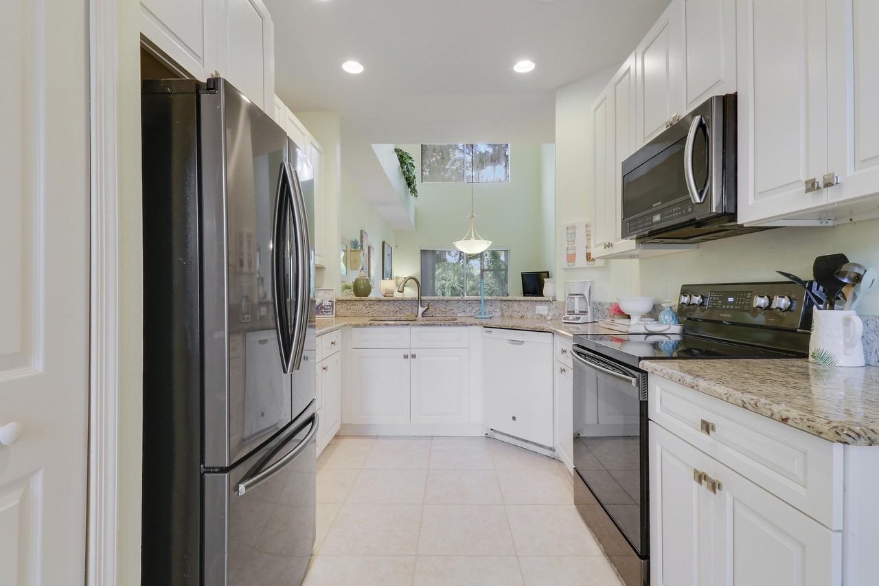 9222 Wentworth Ln - Photo 6 of 33