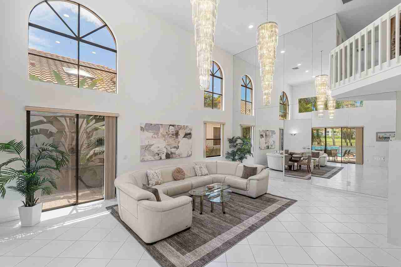 17099 Ryton Ln - Photo 5 of 50
