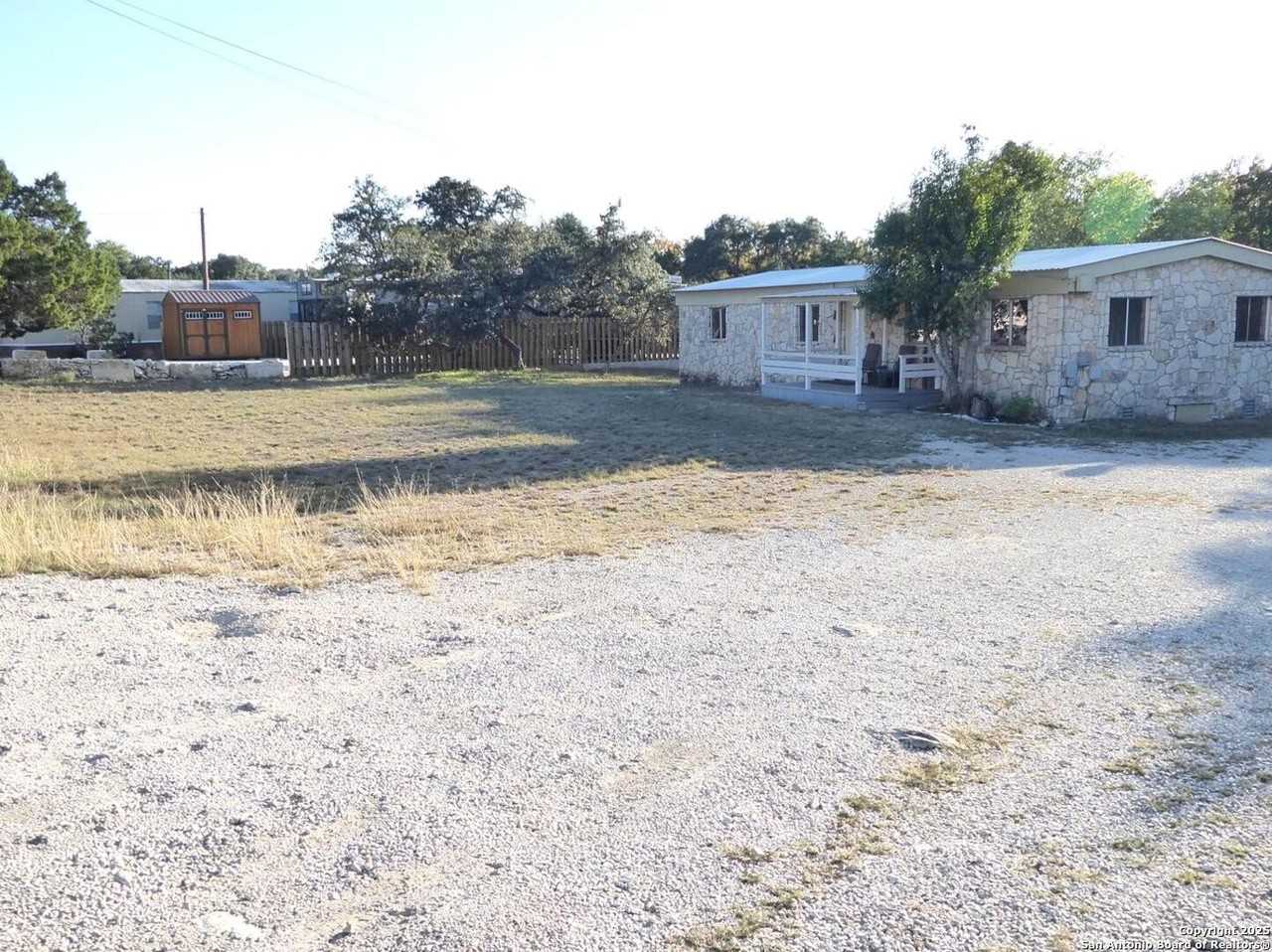 1884 Live Oak Dr - Photo 3 of 40