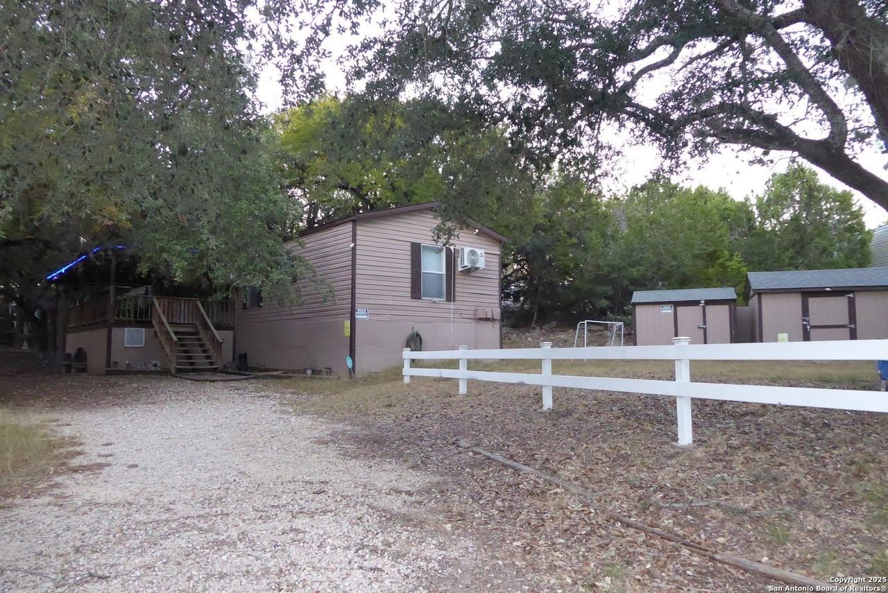 849 Tamarack Dr - Photo 4 of 40