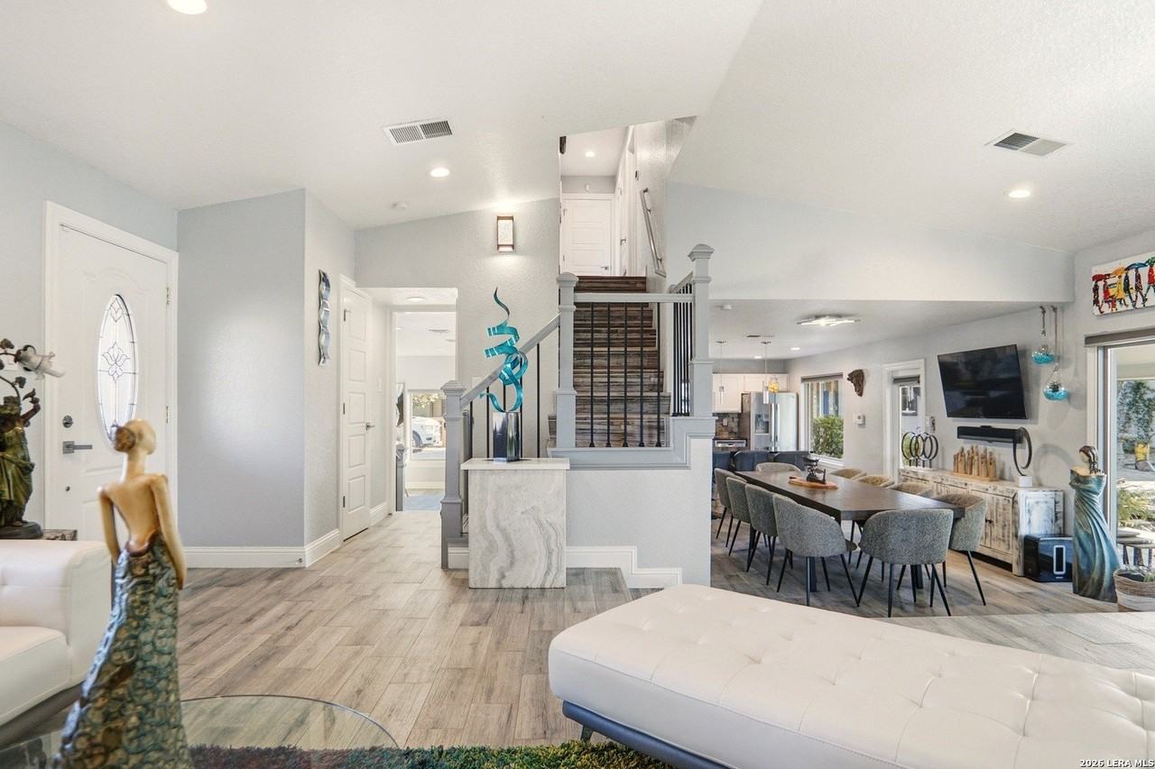 28515 Saxet Dr - Photo 5 of 40