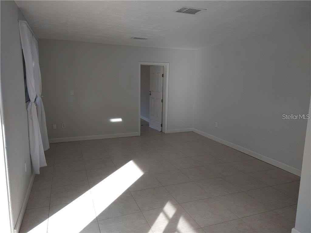 2155 Temple St - Photo 5 of 13