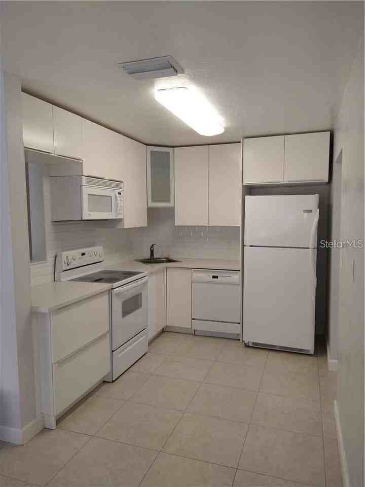 2155 Temple St - Photo 6 of 13