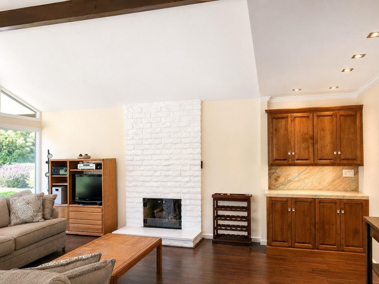1138 N Patterson Ave - Photo 3 of 12