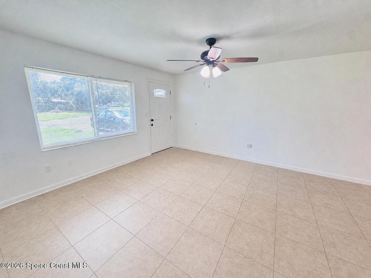 1812 Oakwood Dr - Photo 2 of 11