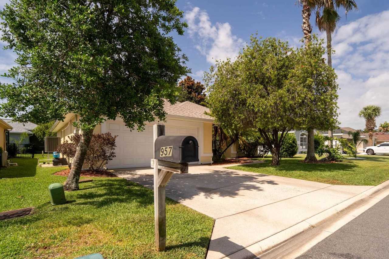 957 Windward Way - Photo 5 of 48