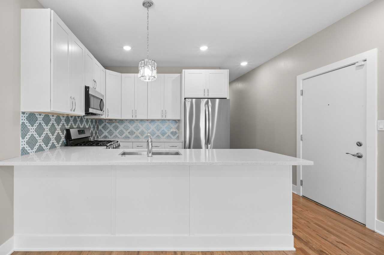 643 E 50th St #1 - Photo 2 of 15