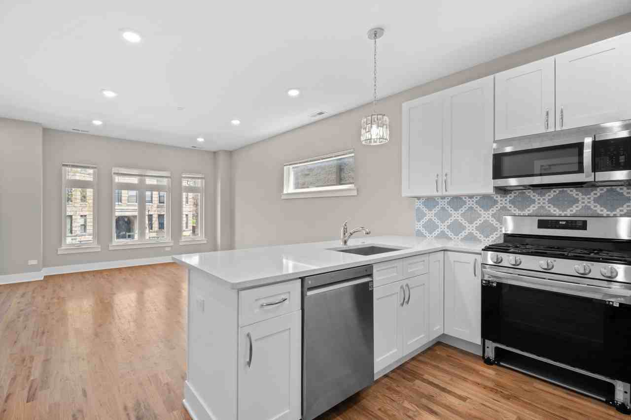 643 E 50th St #1 - Photo 4 of 15