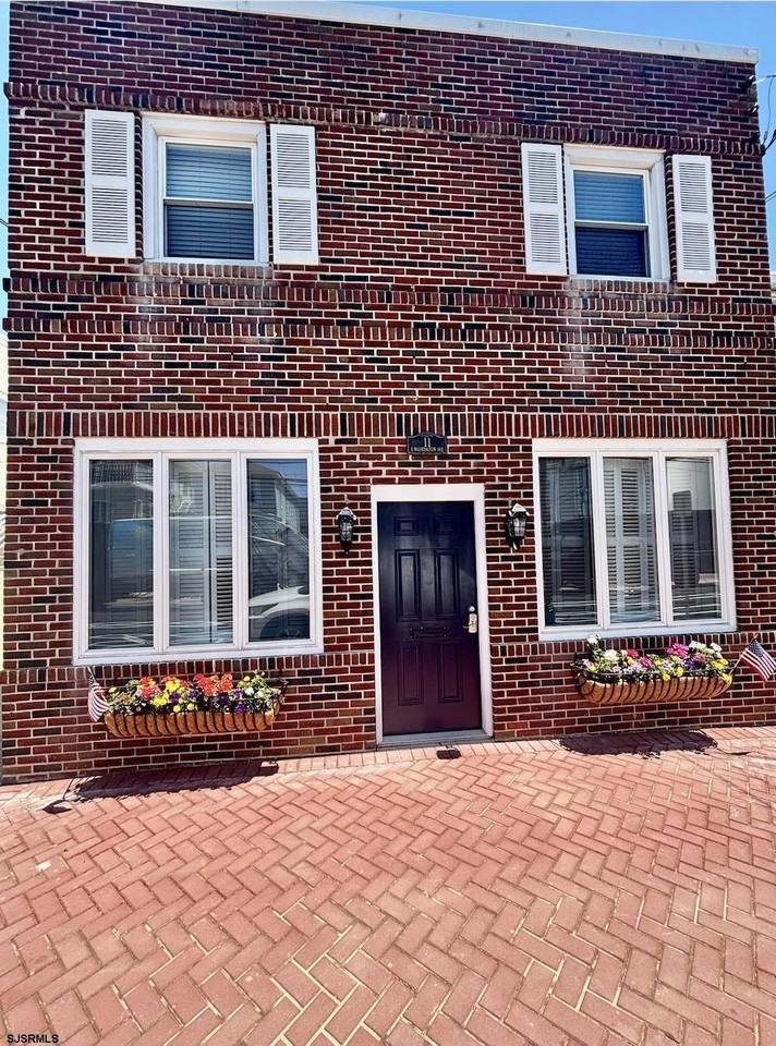11 S Washington Ave #1