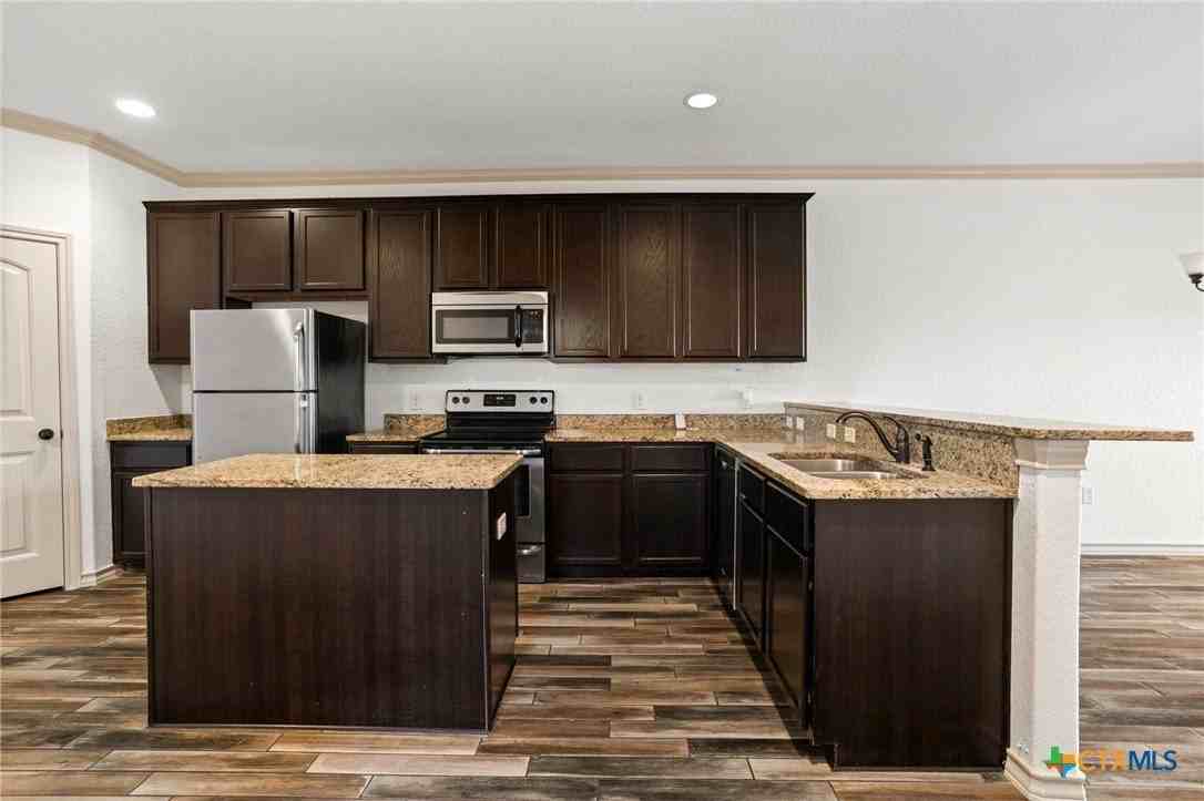 1005 Tripp Ln - Photo 5 of 22
