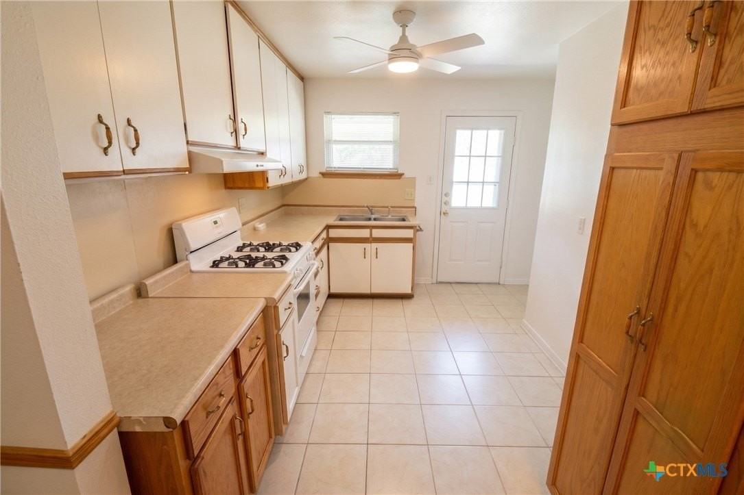 606 S 3rd St - Photo 2 of 11