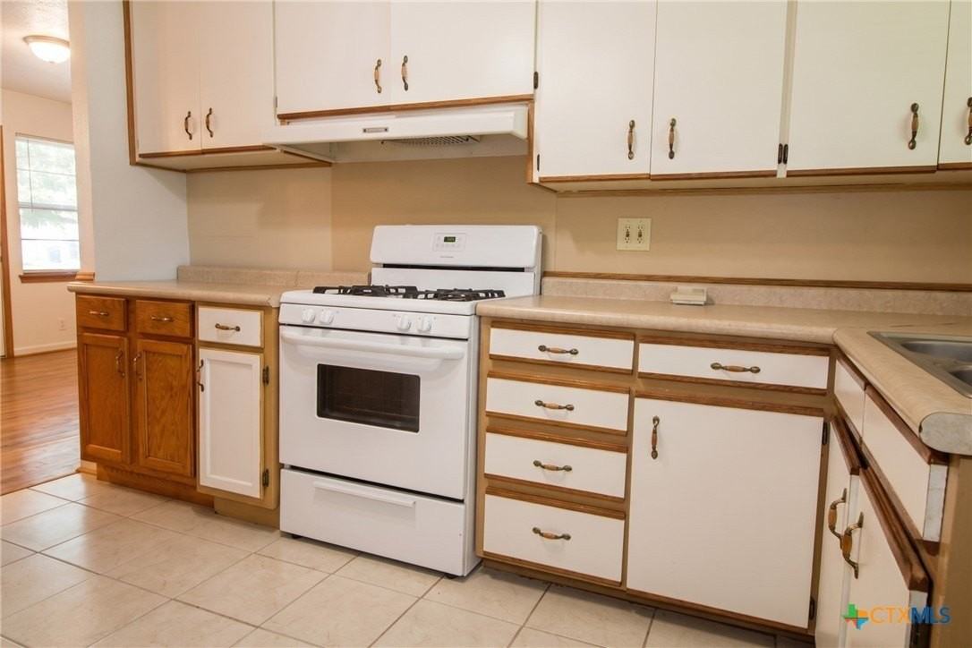 606 S 3rd St - Photo 3 of 11
