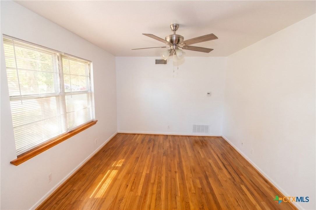 606 S 3rd St - Photo 5 of 11