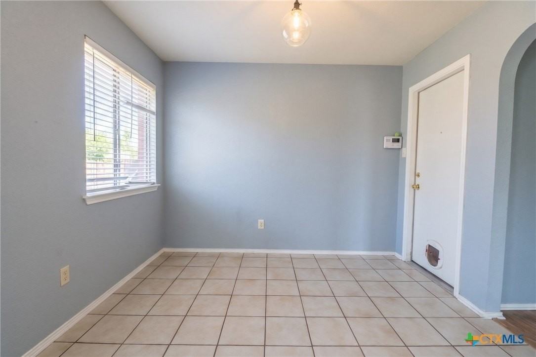 5707 Montrose Dr - Photo 3 of 14