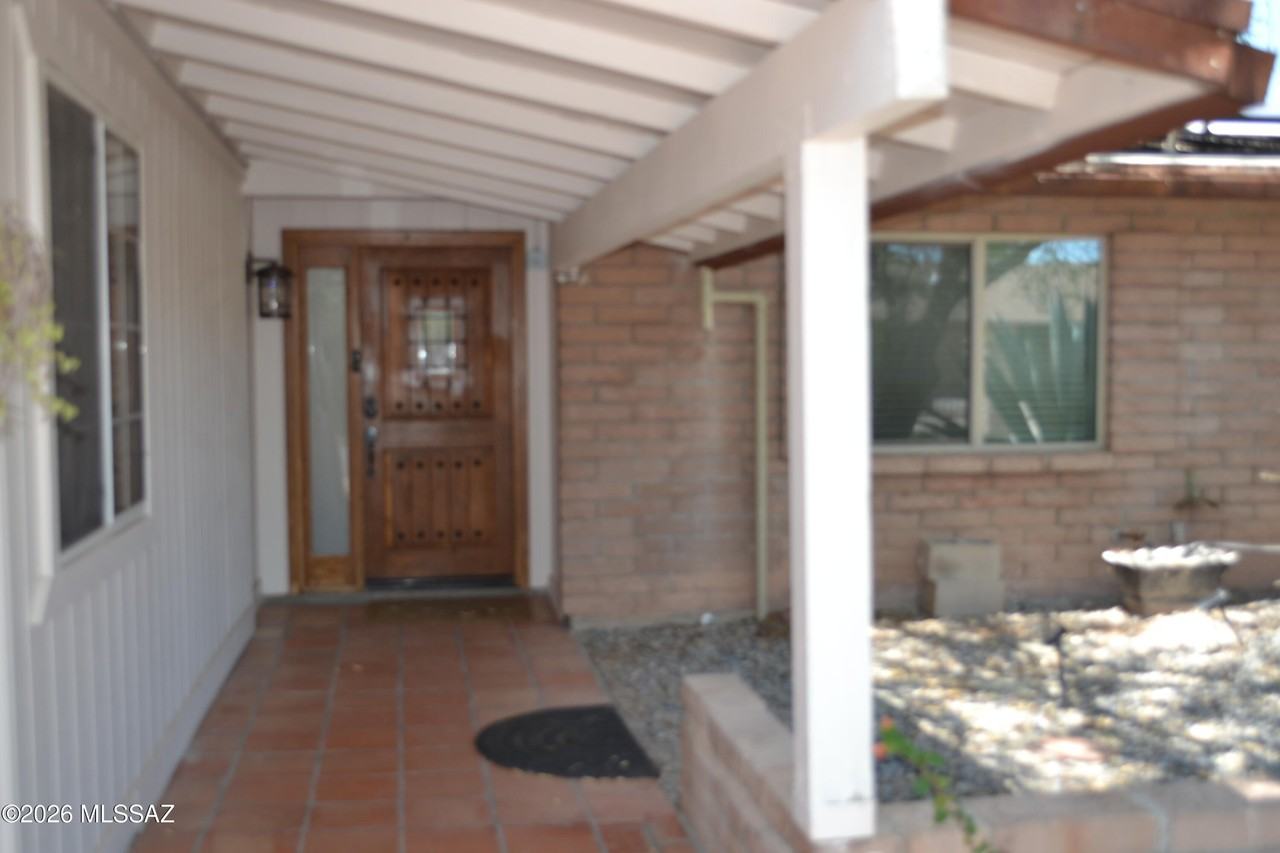 3270 W Capistrano Rd - Photo 4 of 48