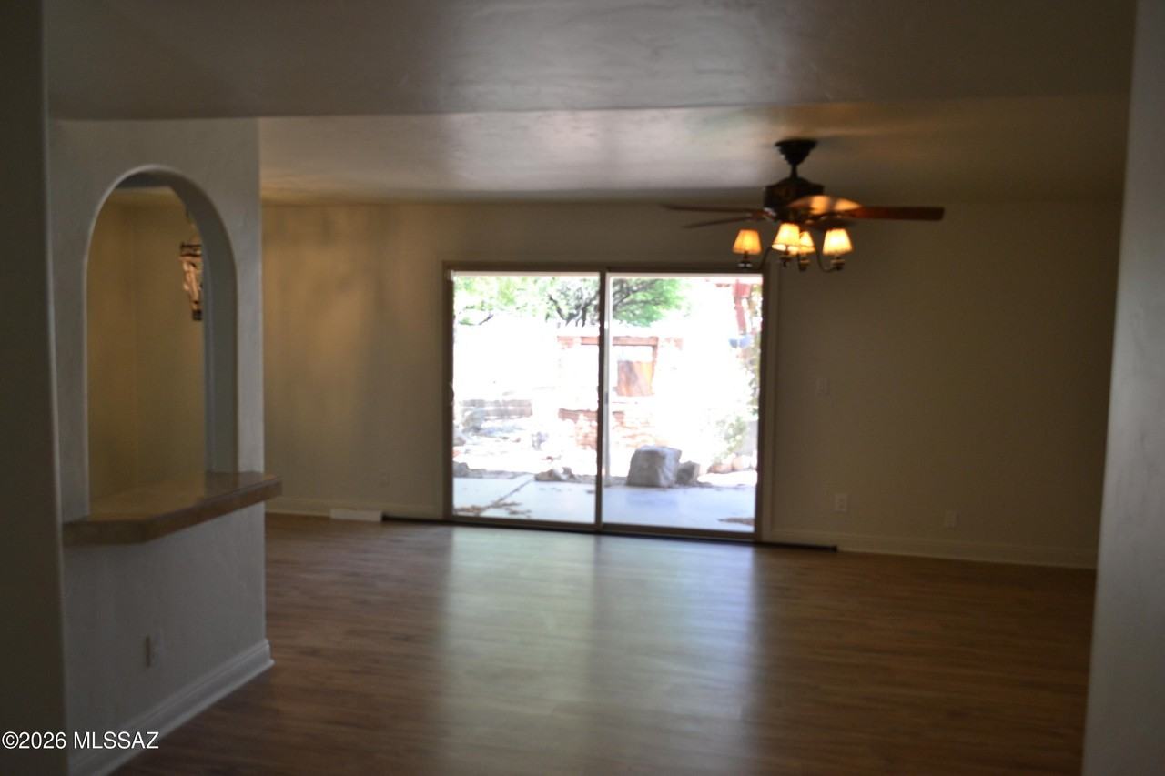 3270 W Capistrano Rd - Photo 5 of 48