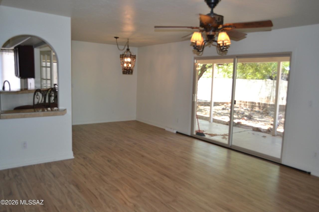 3270 W Capistrano Rd - Photo 6 of 48