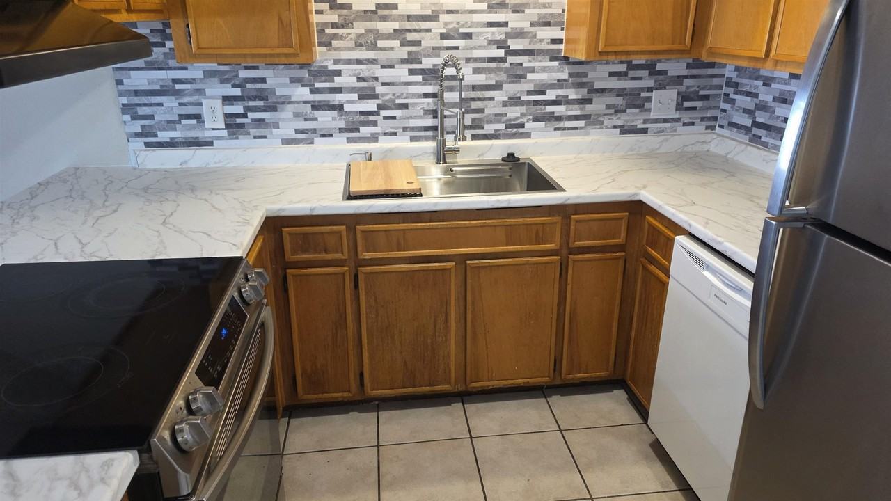 1822 Jackson Bluff Rd #C - Photo 5 of 32