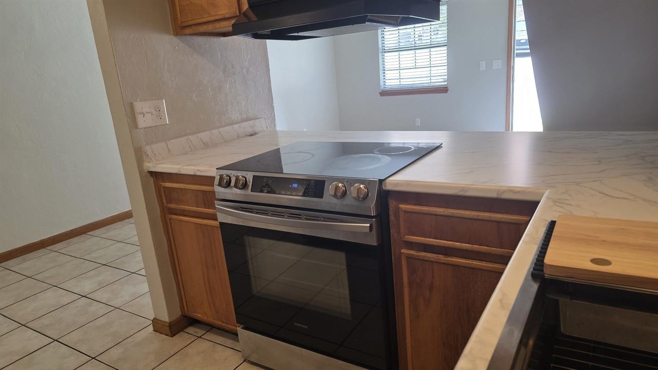 1822 Jackson Bluff Rd #C - Photo 6 of 32