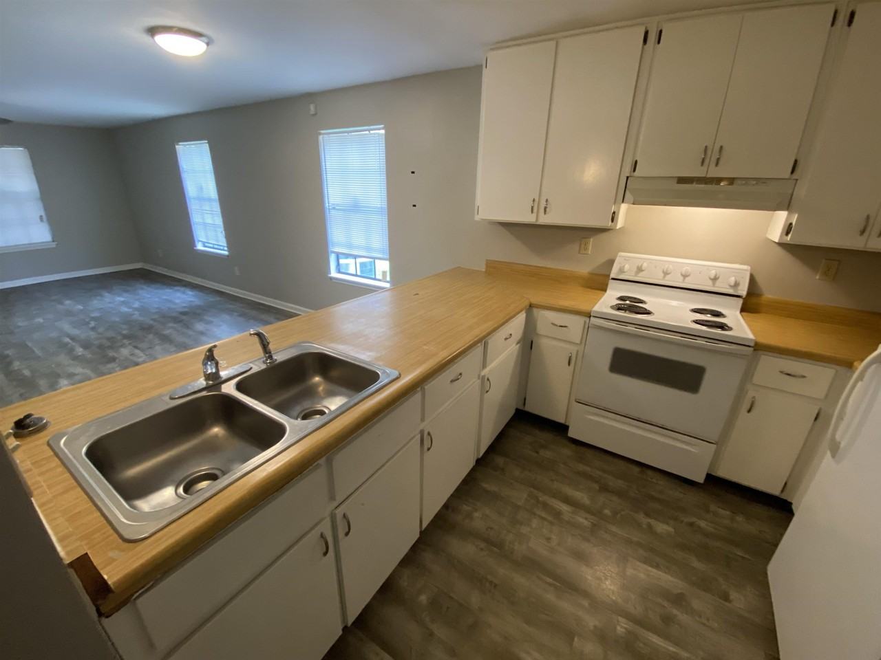 1416 Charlotte St #B - Photo 6 of 11