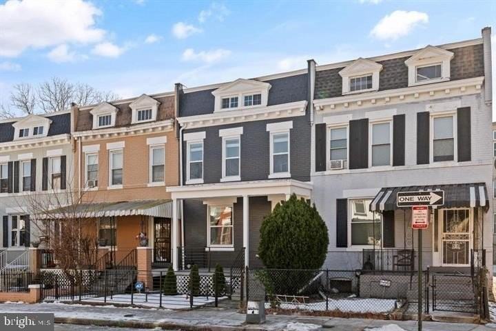 444 Kenyon St Nw - Photo 2 of 32