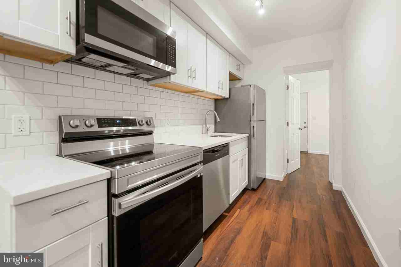 1838 C St Se #2 - Photo 2 of 18