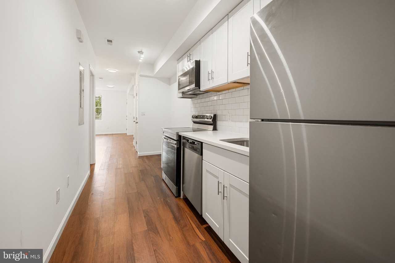 1838 C St Se #2 - Photo 4 of 18