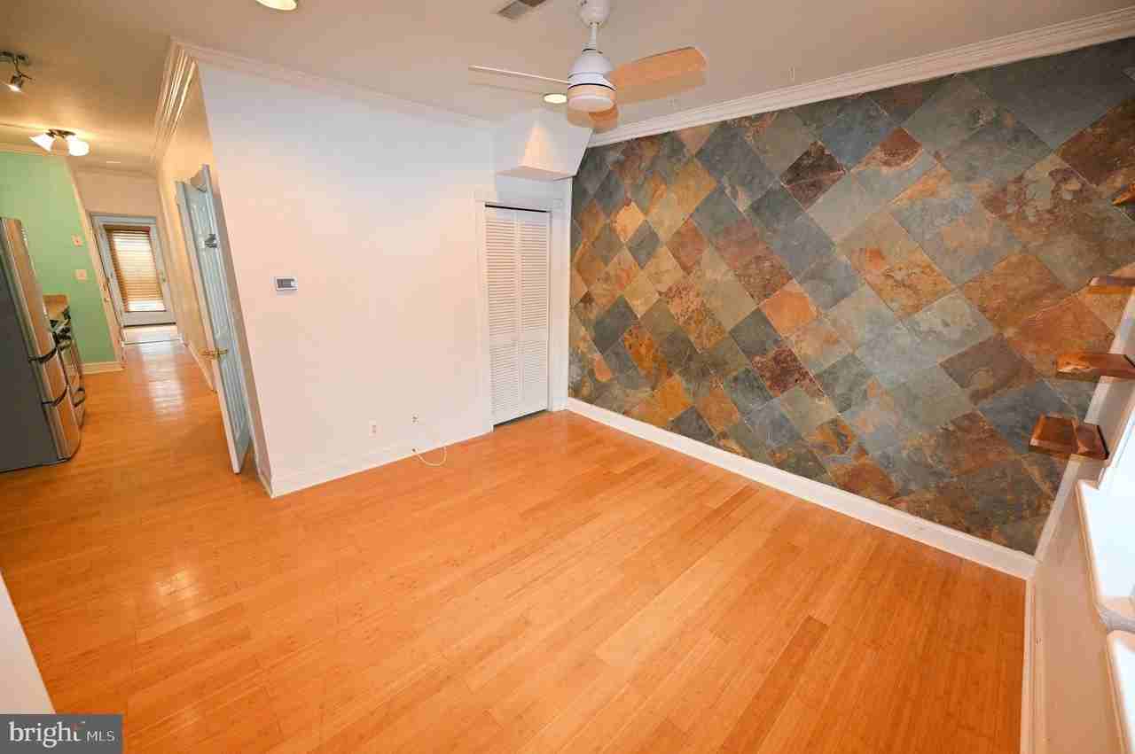 550 Hobart Pl Nw #2 - Photo 4 of 25