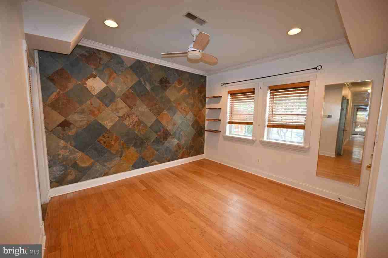 550 Hobart Pl Nw #2 - Photo 5 of 25