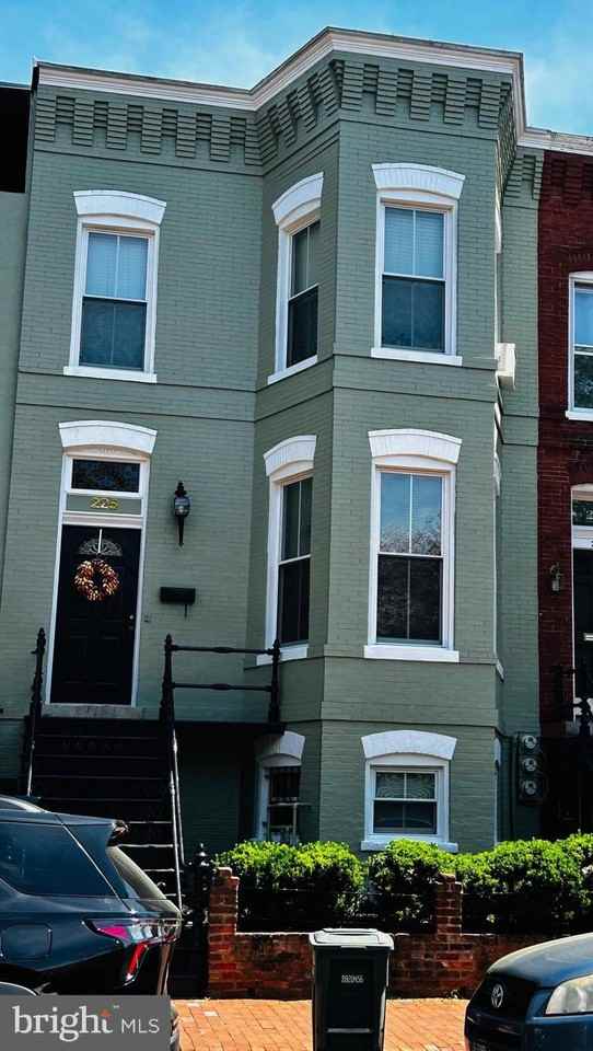 225 10th St Ne #1