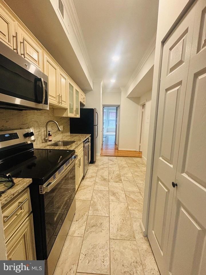 225 10th St Ne #1 - Photo 5 of 19