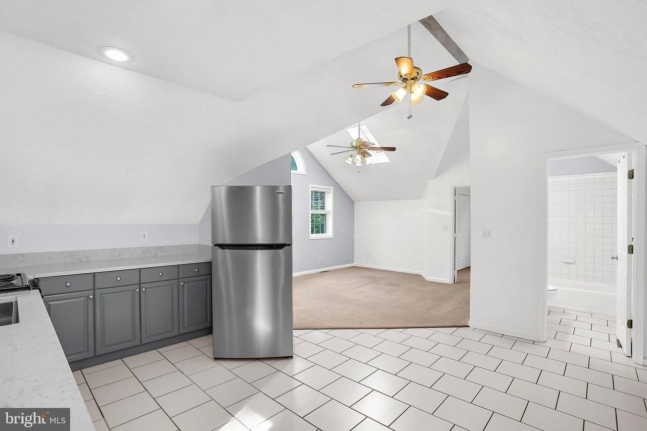 587 A St #R - Photo 2 of 29