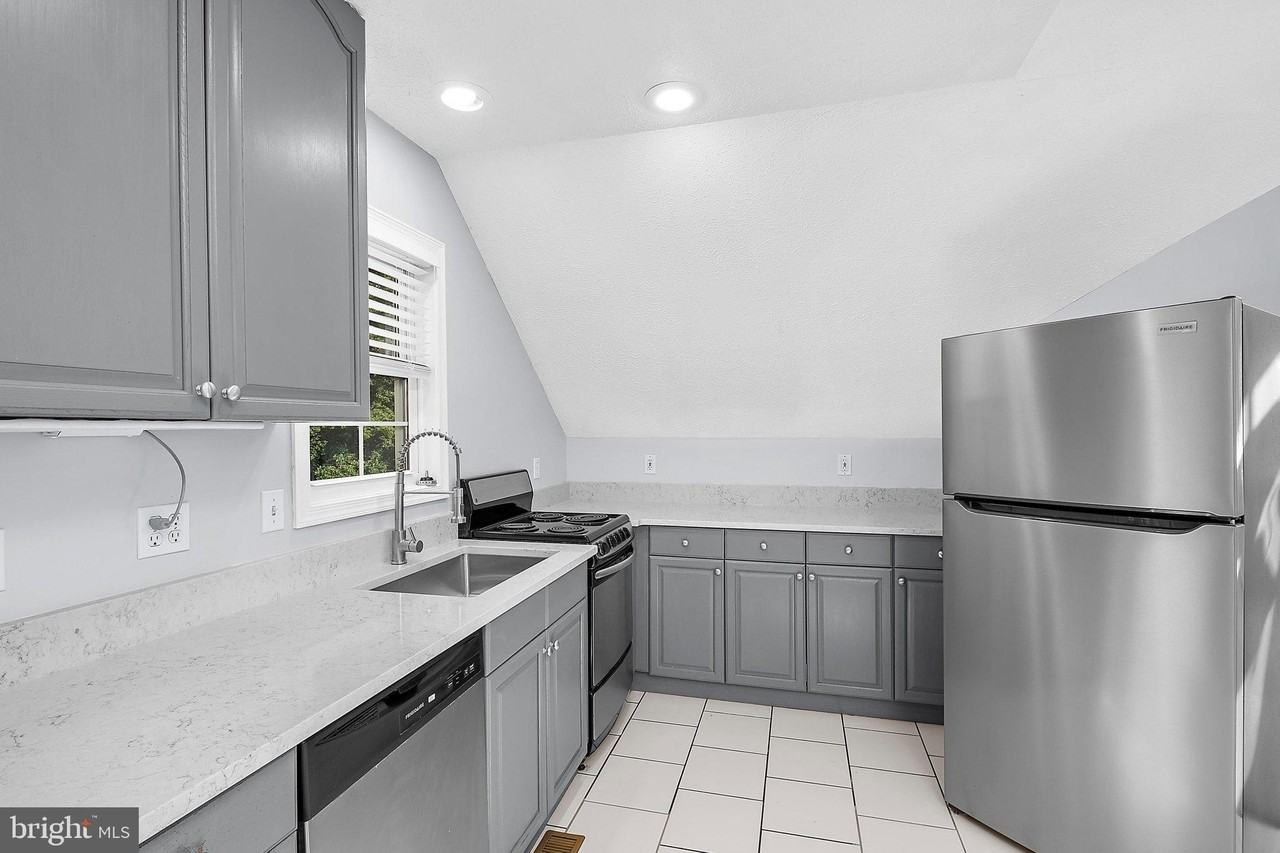 587 A St #R - Photo 3 of 29