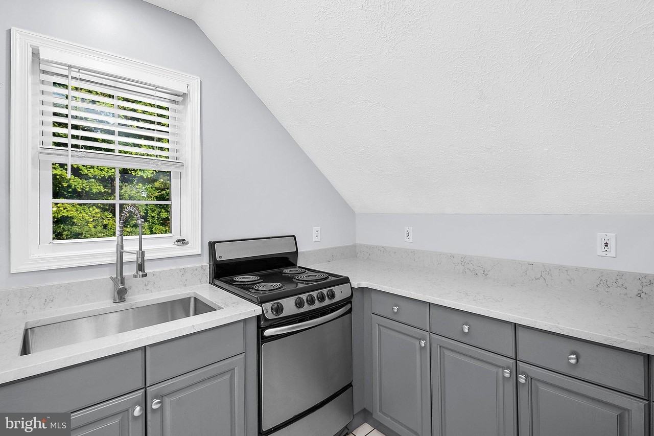 587 A St #R - Photo 5 of 29