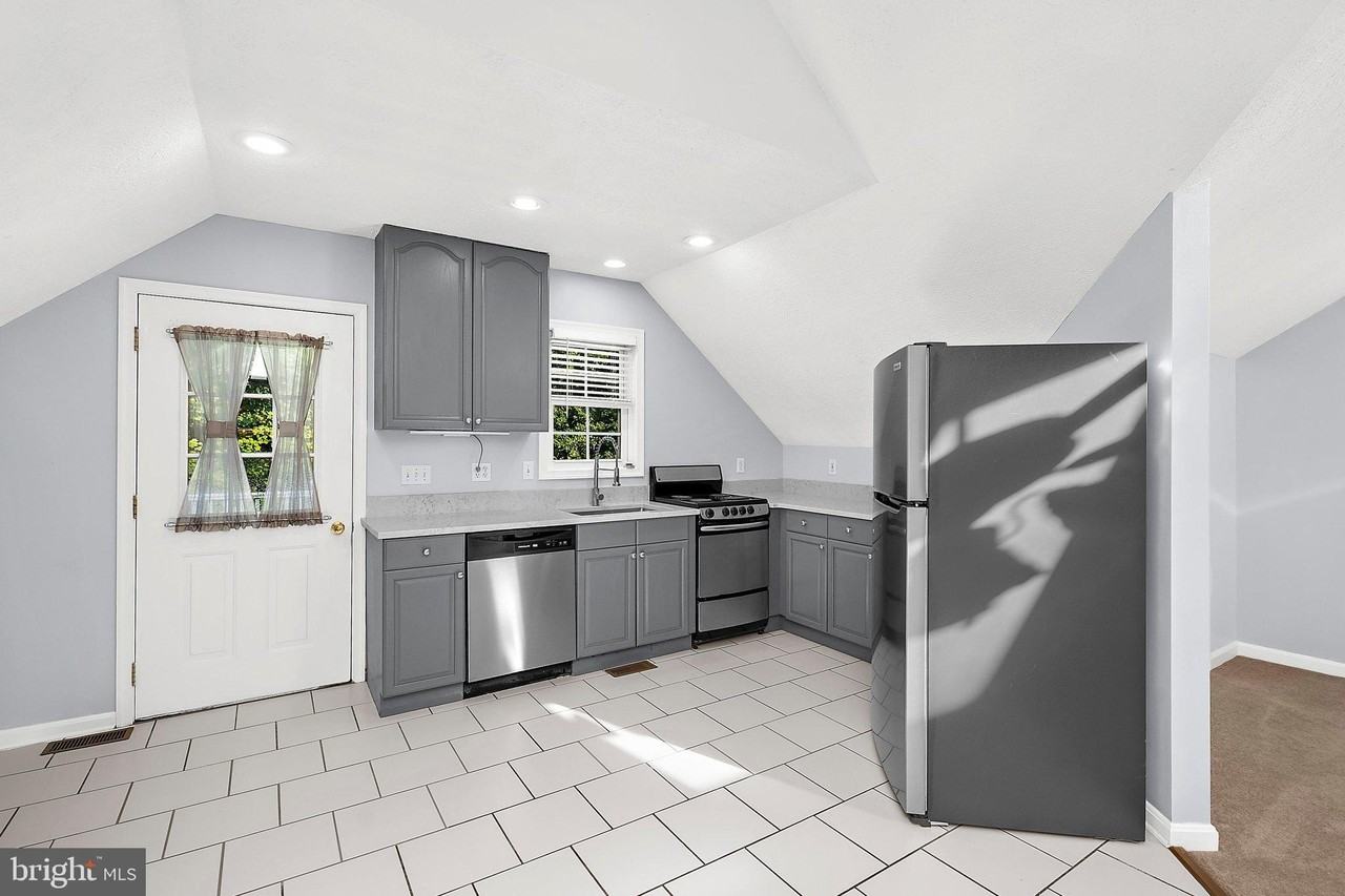 587 A St #R - Photo 6 of 29