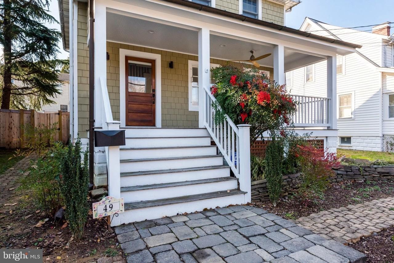 49 Amos Garrett Blvd - Photo 4 of 47