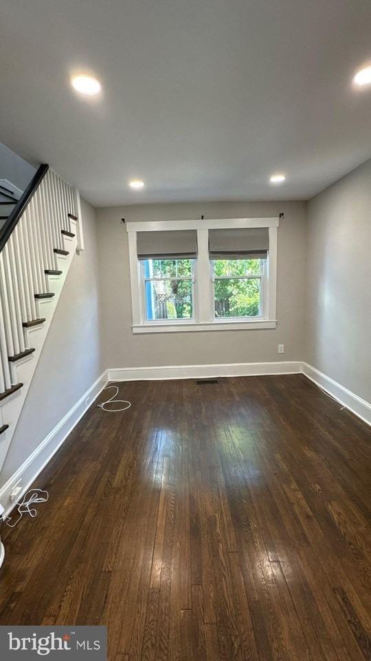 432 Kenneth Sq - Photo 3 of 25