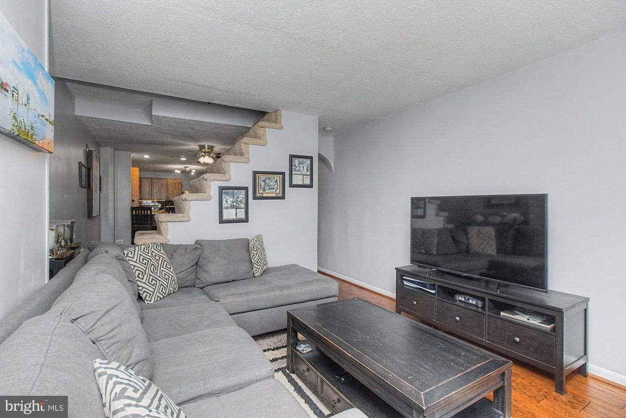 1303 Clarkson St - Photo 4 of 37