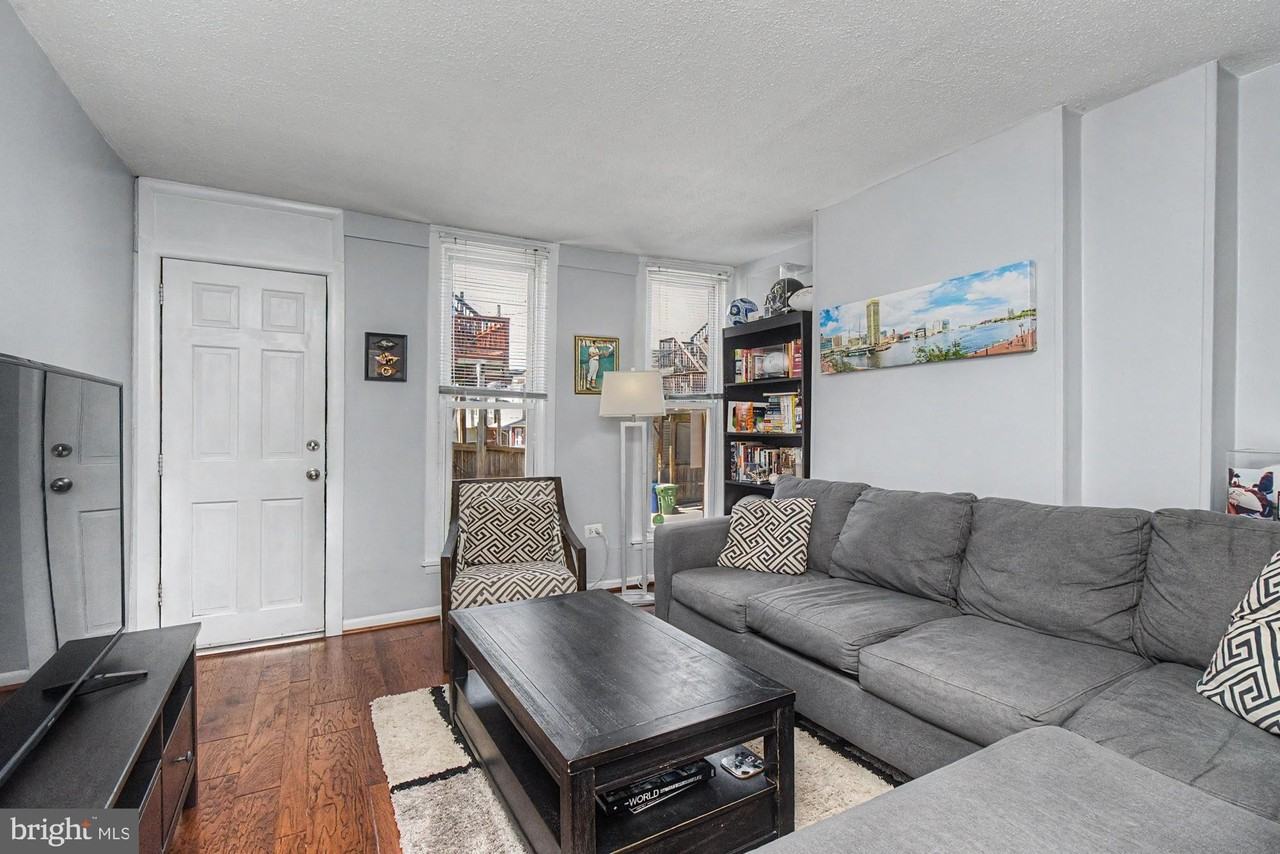1303 Clarkson St - Photo 5 of 37