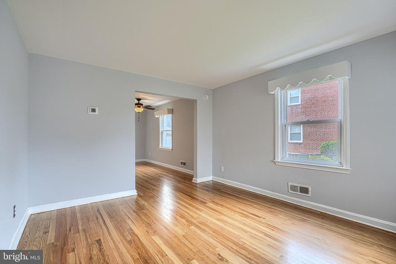 7114 Greenwood Ave - Photo 4 of 23