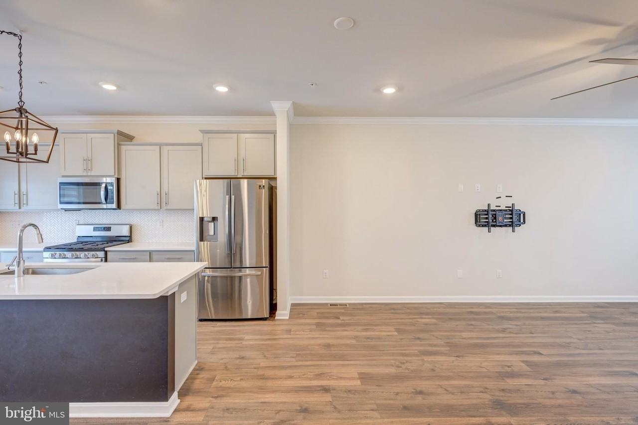 5059 Silver Oak Dr - Photo 4 of 38
